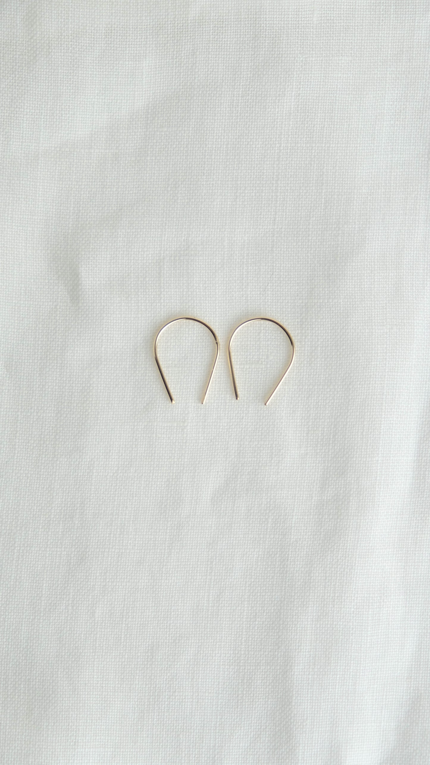 U earrings