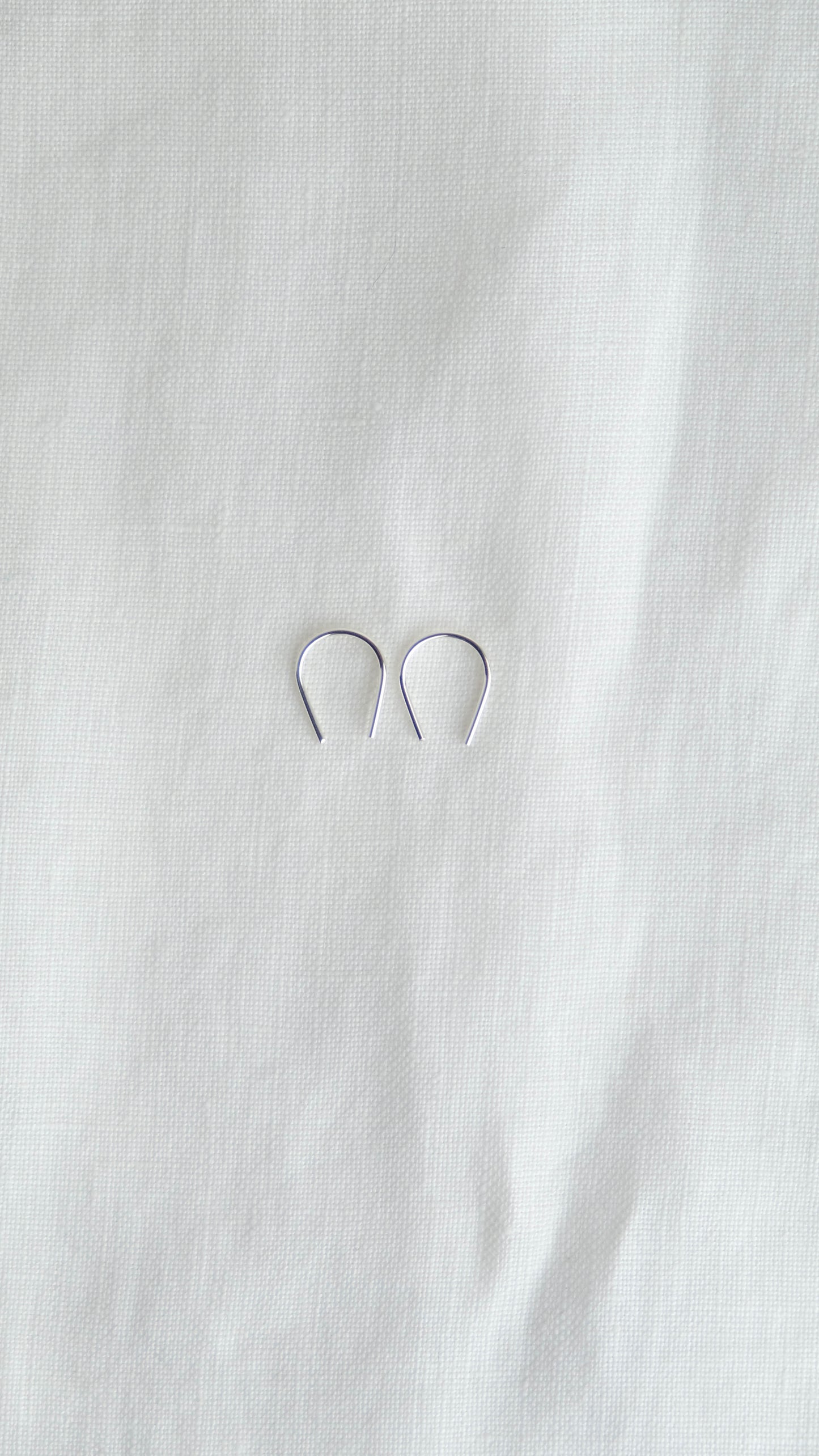 U earrings