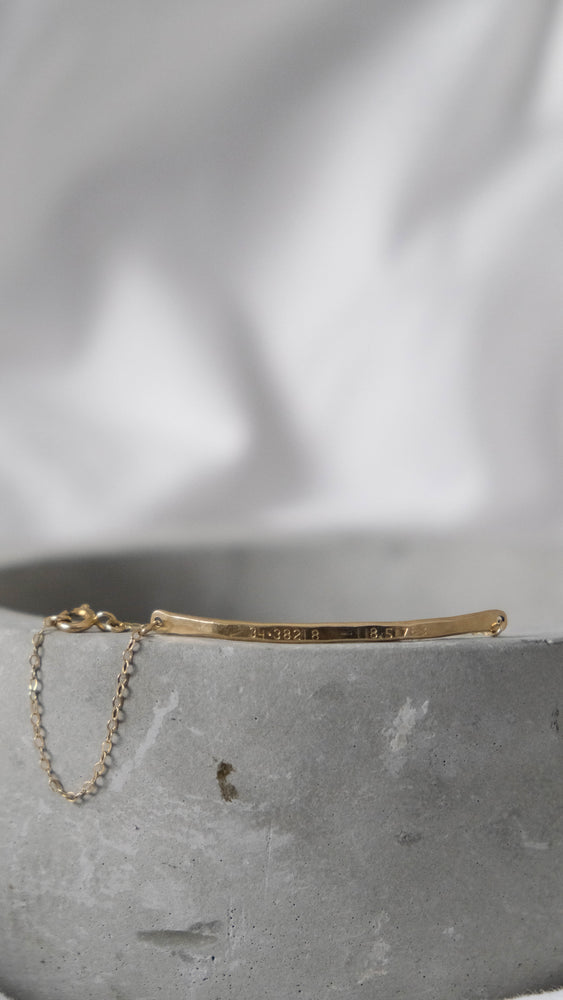 
            
                Load image into Gallery viewer, Personalized bar bracelet
            
        