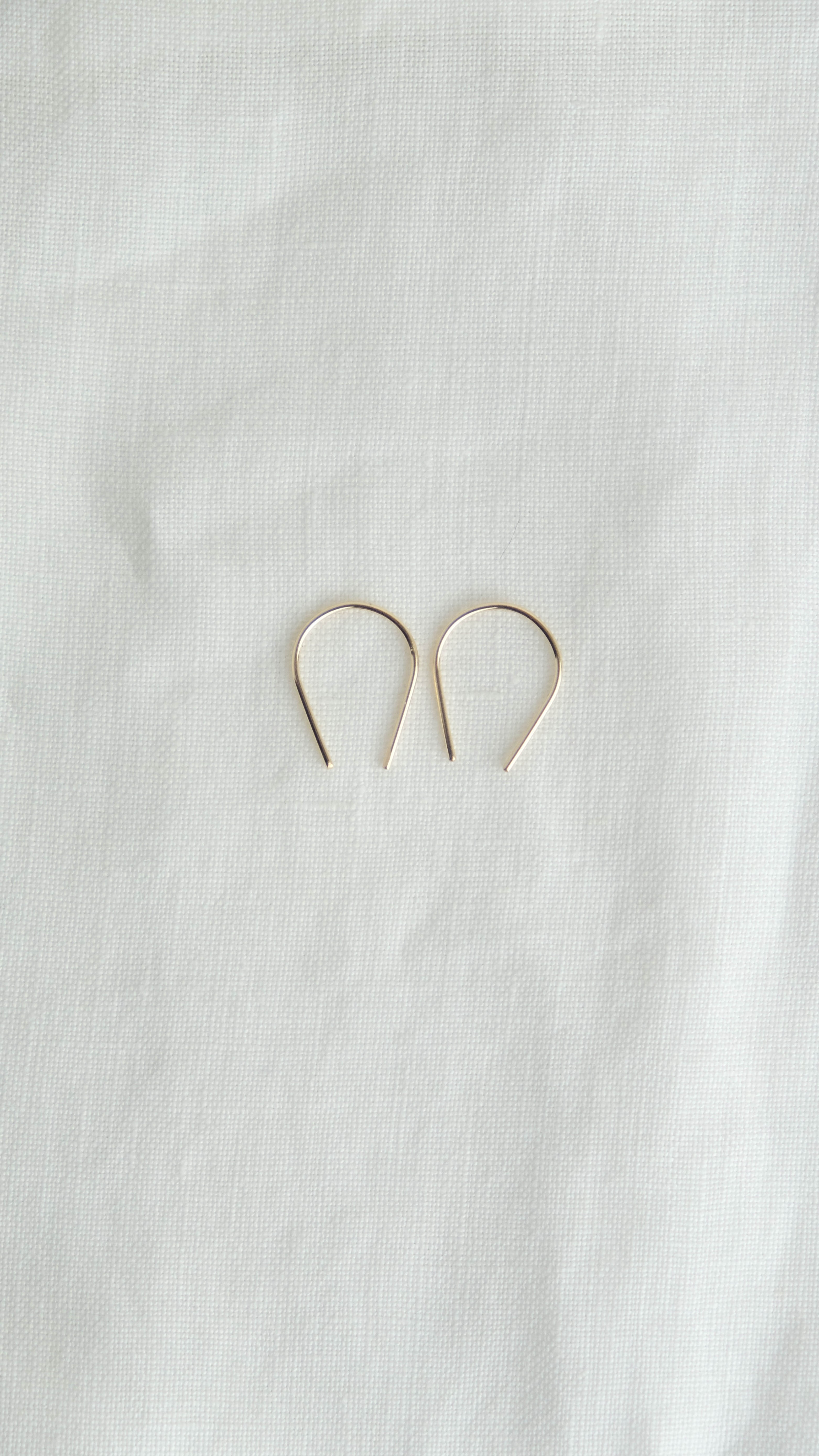 U earrings